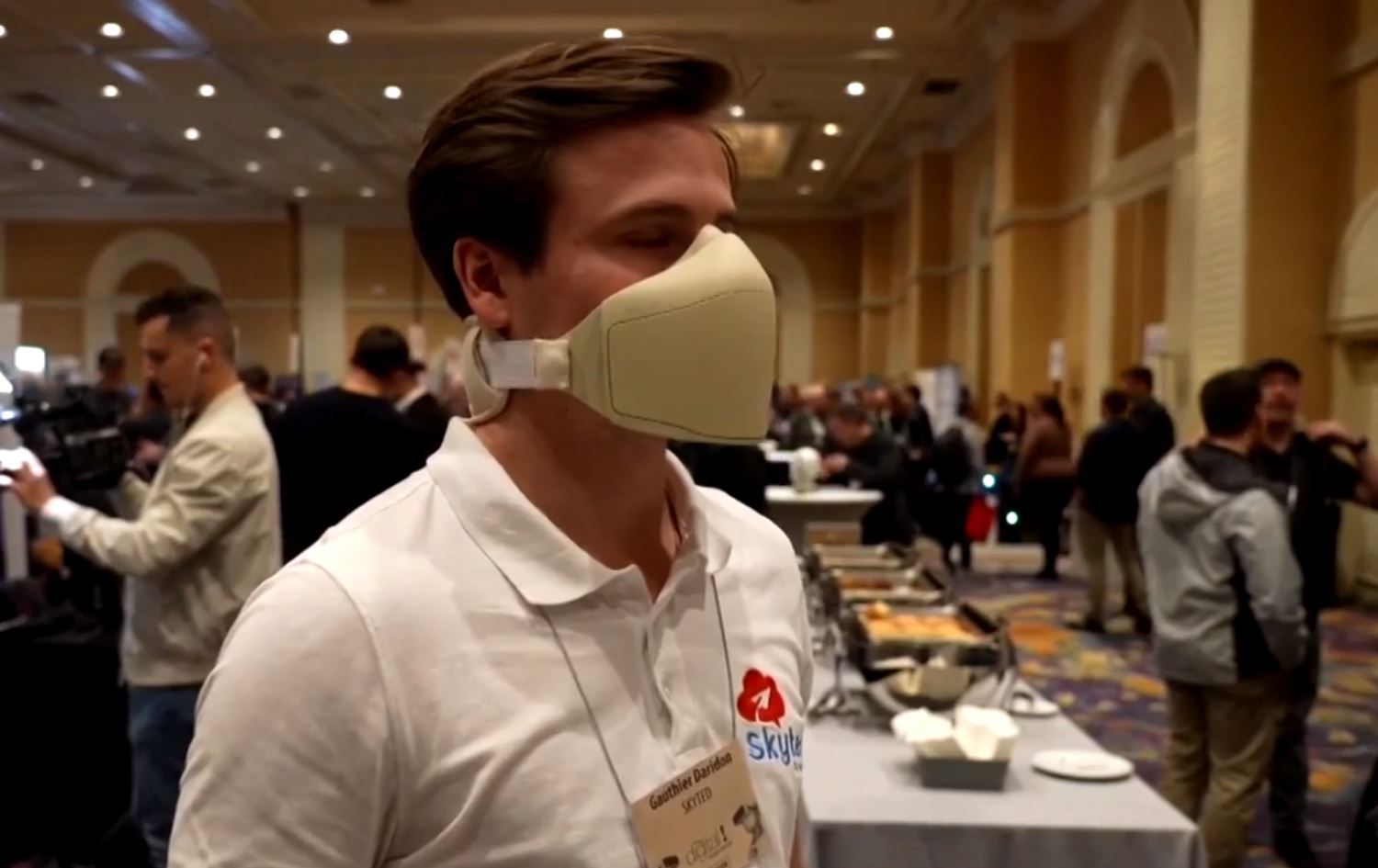 Kompanyayekê maskeyên ku deng belav nake berhem anî