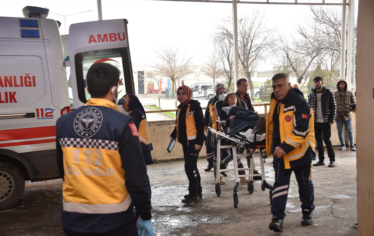 Tîmên tenduristiyê ew veguhastin nexweşxaneyê/Wêne: AA