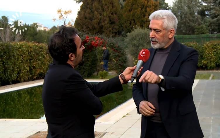 Galîp Ensarîoglu ji ber hevpeyvîna bi Rûdawê re derbarê Fox TVyê de gilî tomar dike