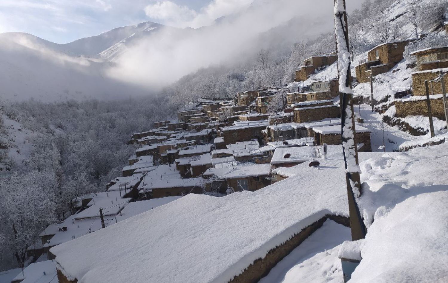 دیمەنێکی گوندی نێزڵ لە ناوچەی کۆماسی مەریوان لە رۆژهەڵاتی کوردستان 