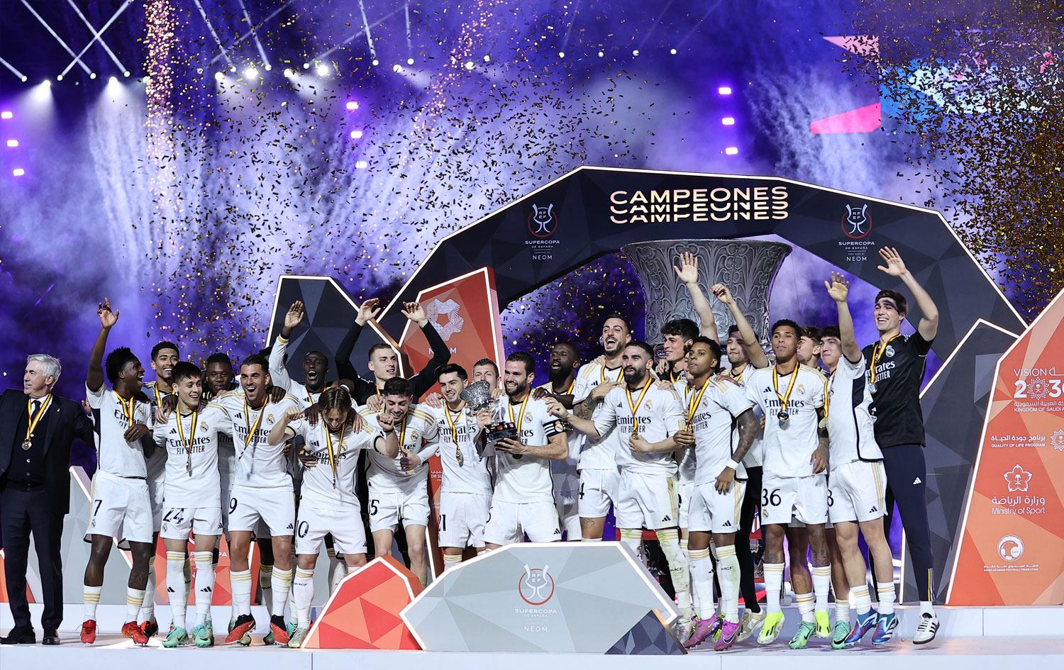 İspanya Süper Kupası'nı final maçında Barcelona'yı 4-1 mağlup eden Real Madrid kazandı.