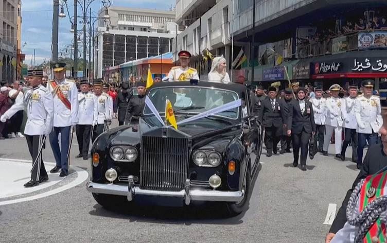 Asya’nın en zenginlerinden biri olan Brunei Prensi Abdul Mateen, nişanlısı Anisha Rosnah binti Adam ile evlendi