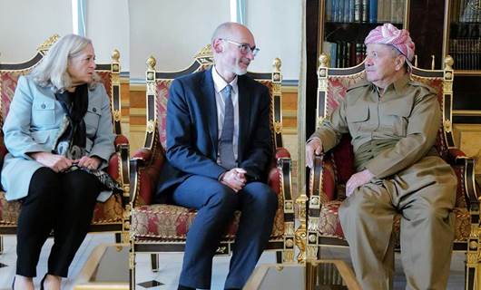 Başkan Mesud Barzani bugün Salahaddin’de İngiltere’nin Irak Büyükelçisi Stephen Hitchen ve ABD’nin Irak Büyükelçisi Romanowski’yi ayrı ayrı kabul etti.