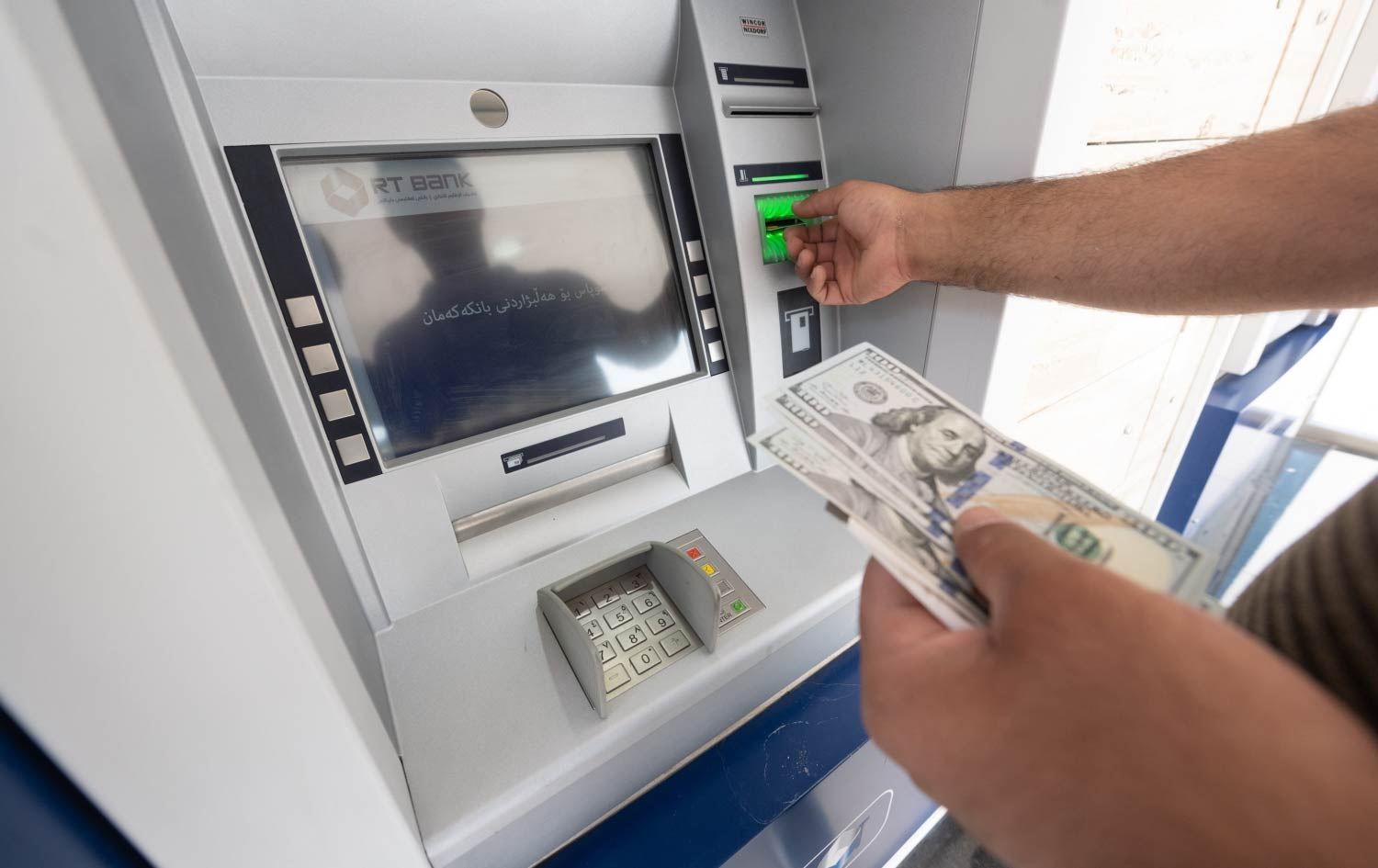 گەشتیاران دەتوانن لە رێگەی بانکی رەشیدەوە دۆلار وەربگرن