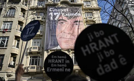 ‘Selam seninle aynı değerleri paylaşanlara’: Hrant Dink için anma töreni