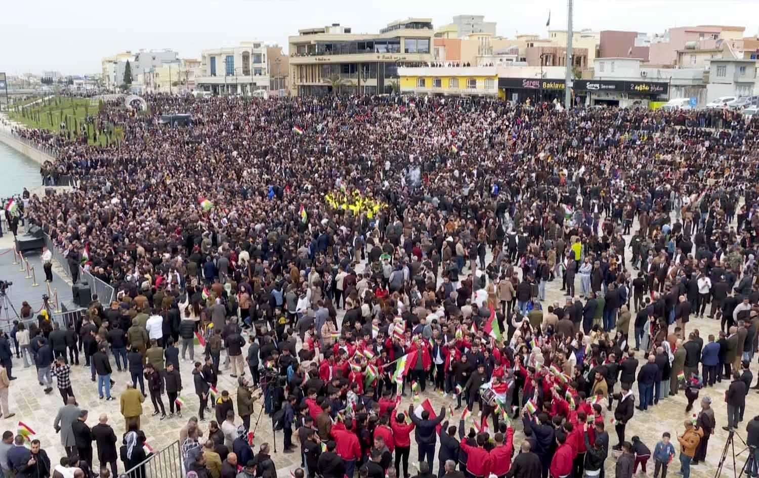 لە زاخۆ خۆپێشاندانێکی گەورە دژی هێرشەکانی ئێران بۆسەر هەولێر بەڕێوەدەچێت