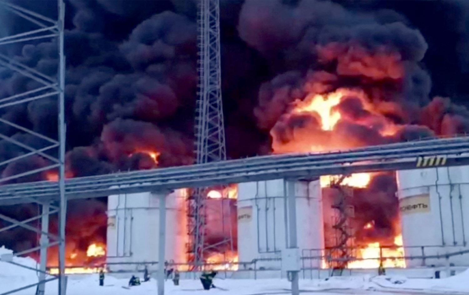 رووسیا دەبێتە گەورەترین هەناردەکاری نەوت بۆ چین؛ ئۆکرایناش دوو کۆگای کردە ئامانج