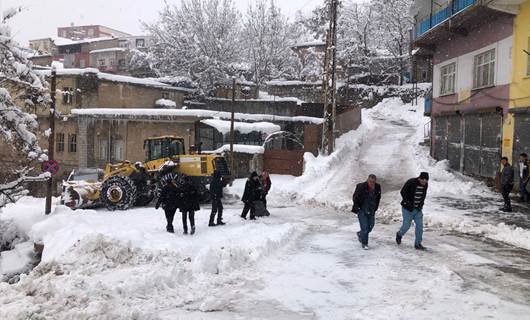 Van, Hakkari, Bitlis ve Muş'ta 313 yerleşim birimine ulaşım sağlanamıyor