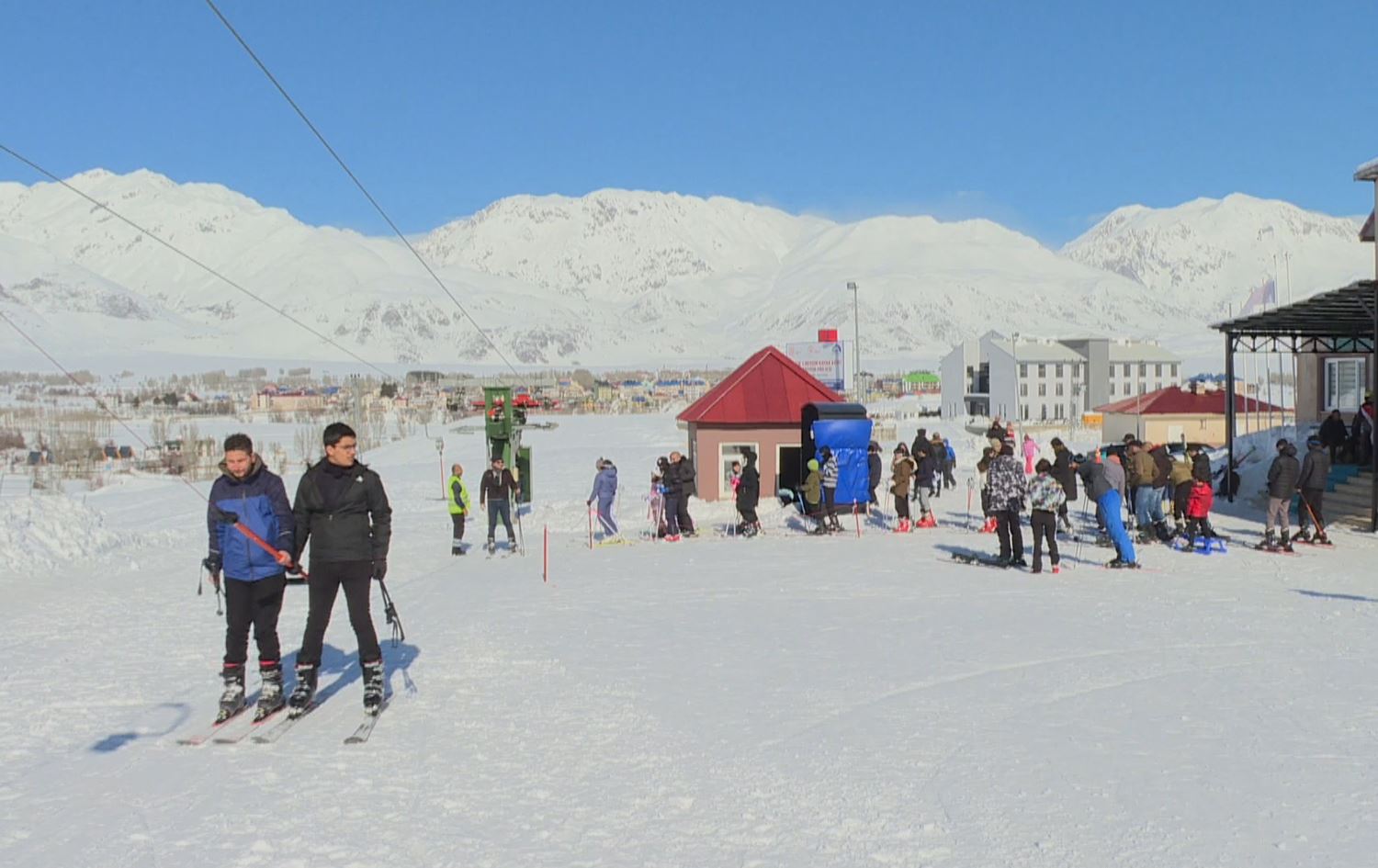 Warê Seyîd Riza bi berfê xemiliye û li benda geştyaran e