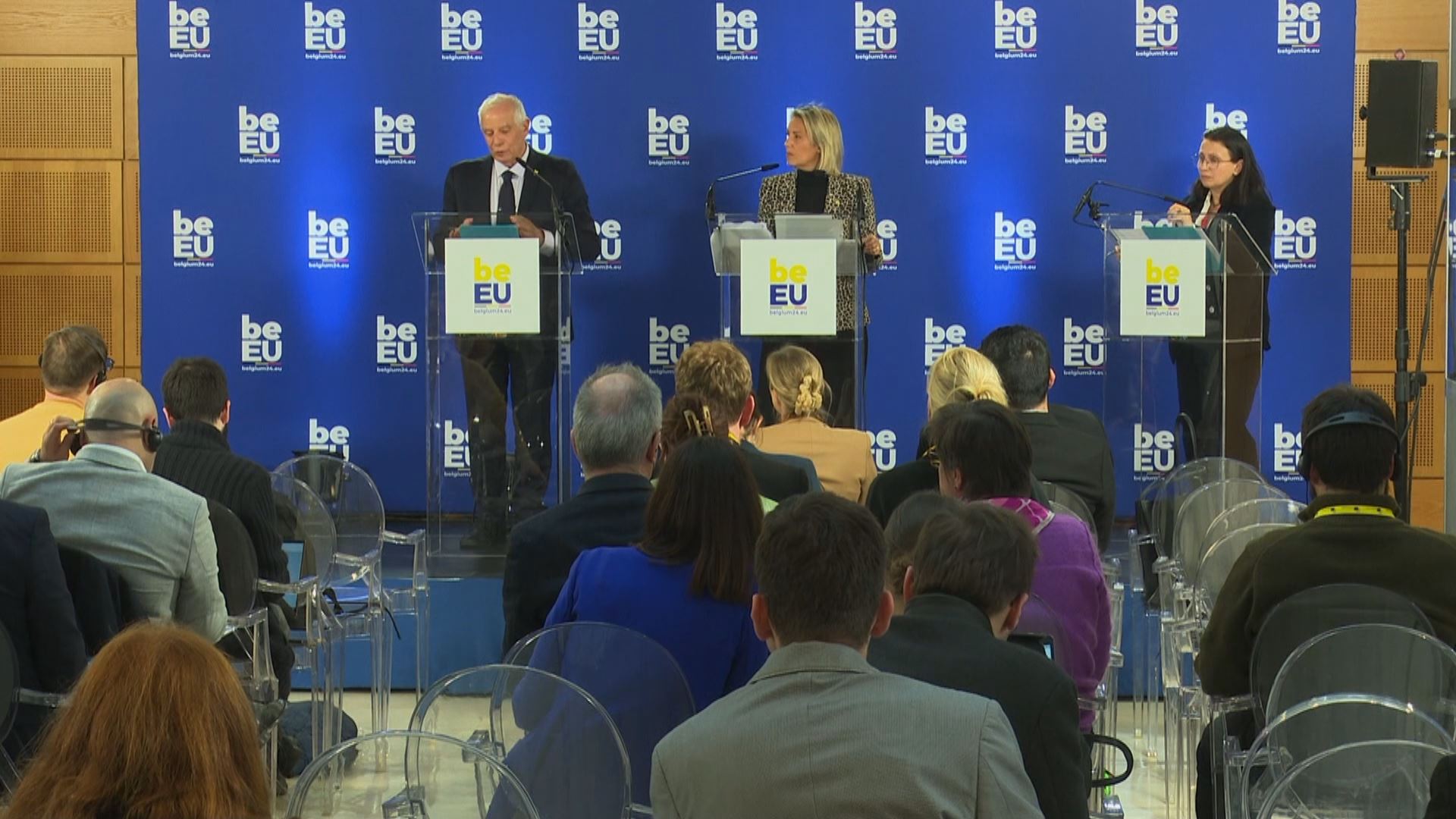 یەکێتیی ئەوروپا بەرهەمهێنانی چەک و تەقەمەنی زیاد دەکات؛ 'بە نەیارانی دەڵێ ئامادەیە'