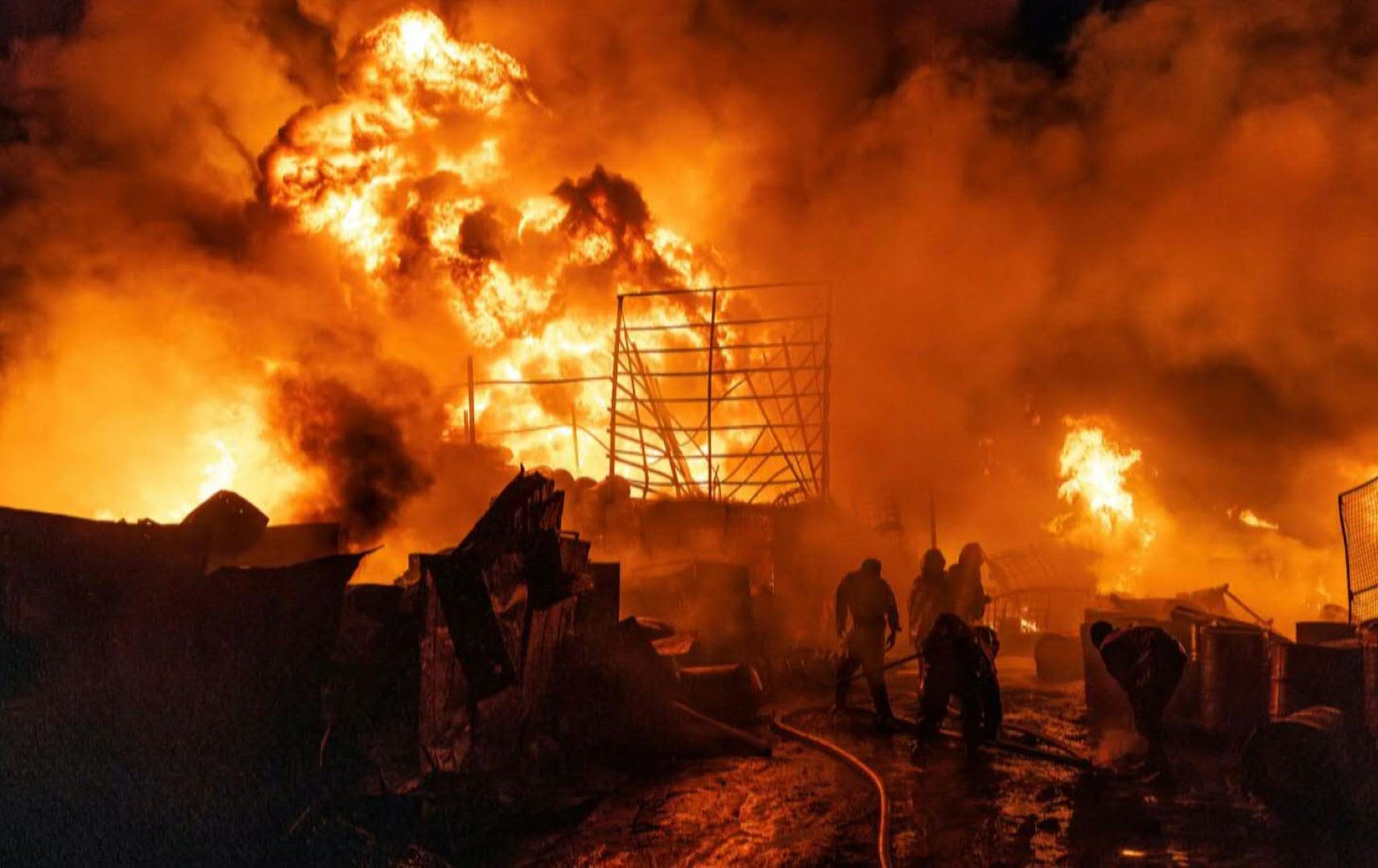 ڤیدیۆ.. تەقینەوەی گاز لە کینیا زیاتر لە 300 کەس دەکاتە قوربانی