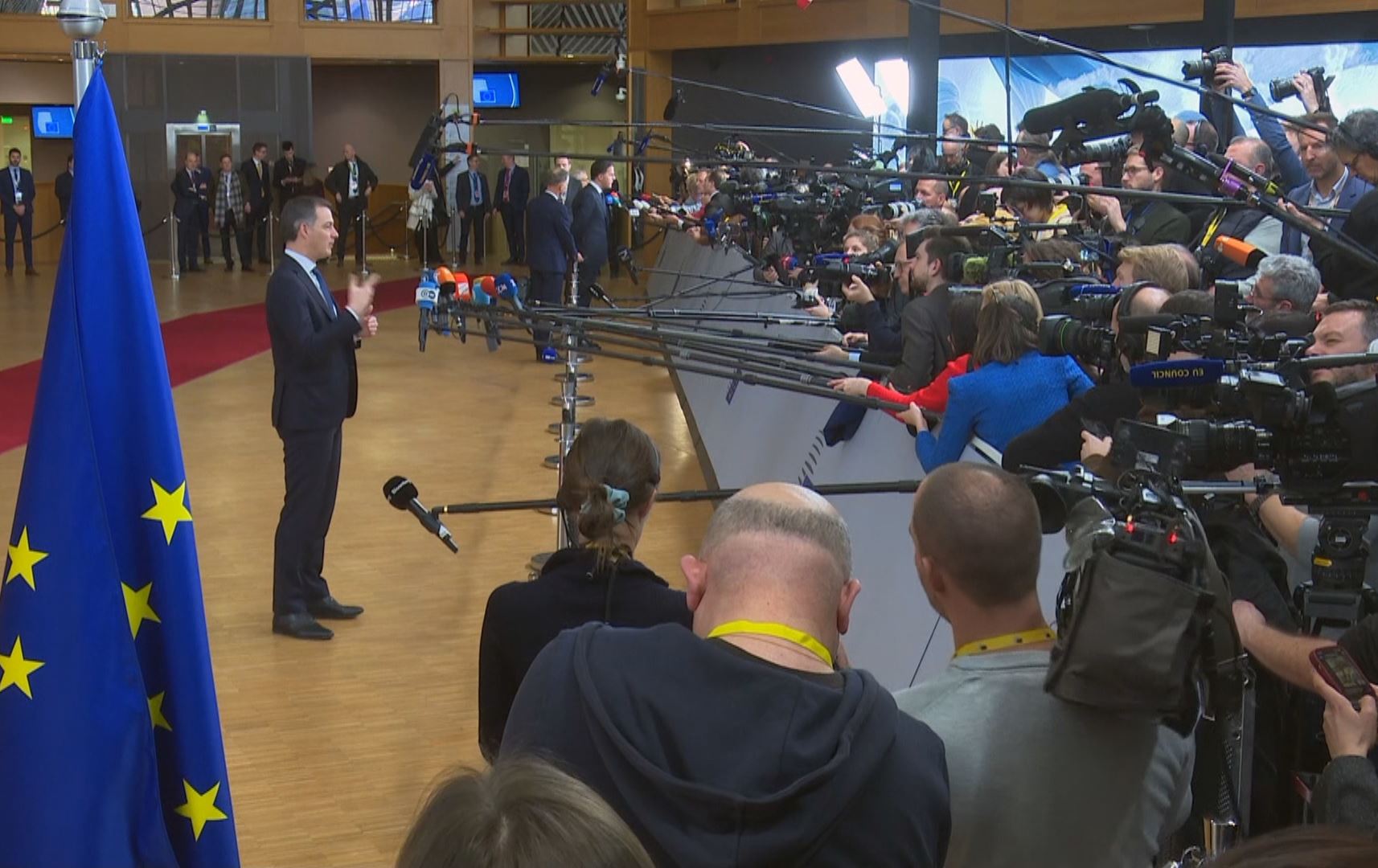 یەکێتیی ئەوروپا بۆ وەرگرتنی هەڵوێست لەبارەی رۆژهەڵاتی نێوەڕاست چاوەڕێی ئەمریکا دەکات