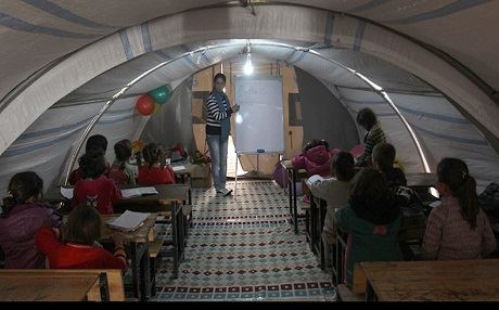 Kobanili çocuklara Kürtçe ders