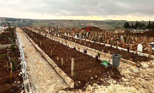 Adıyaman'da 6. Şubat depremi nedeniyle mezarlık ziyareti