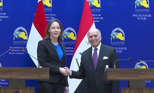 وزير الخارجية العراقي فؤاد حسين ونظيرته الهولندية هانكي بروينزسلوت