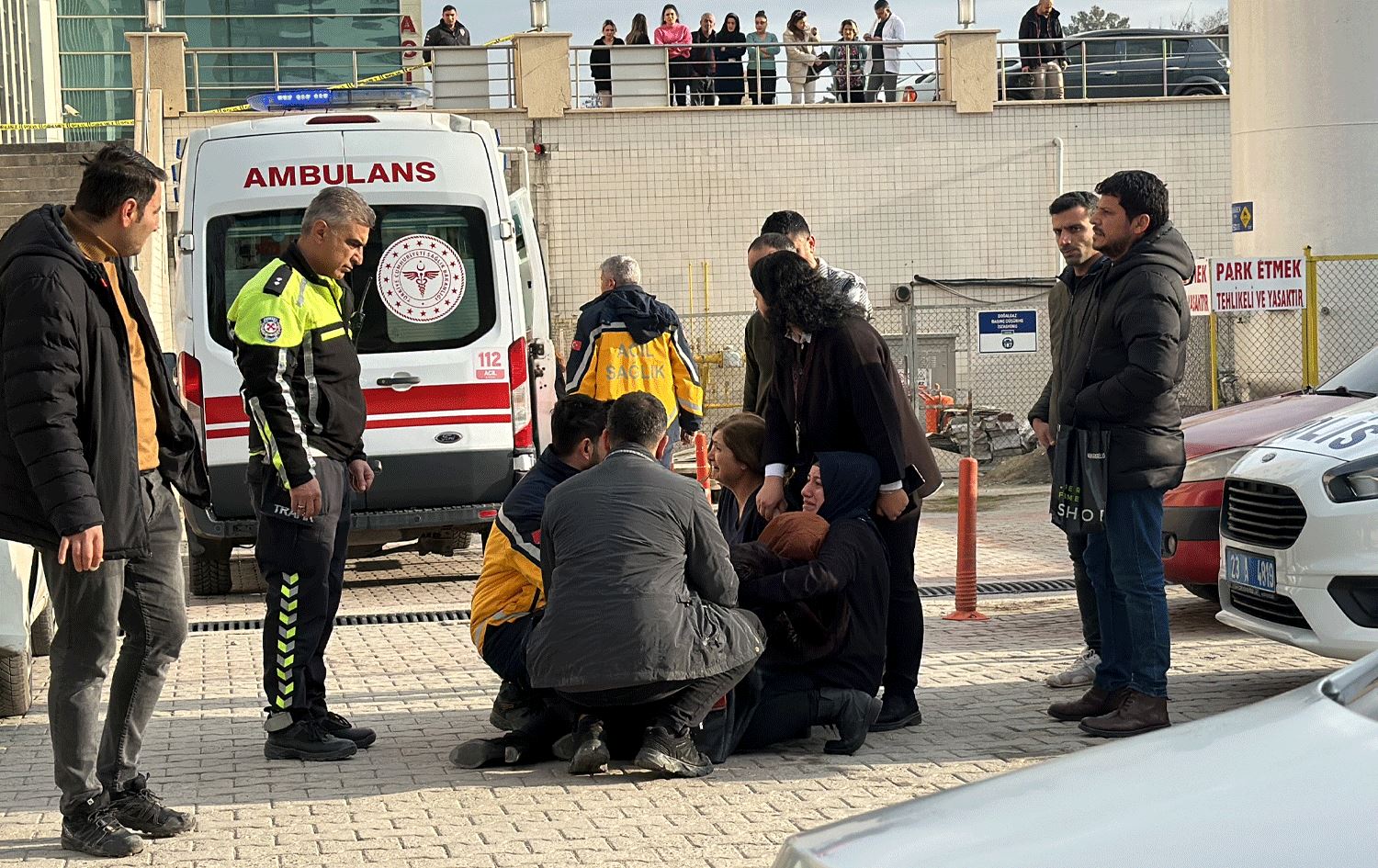 Piştî bûyerê ber nexweşxaneyê / Wêne: AA