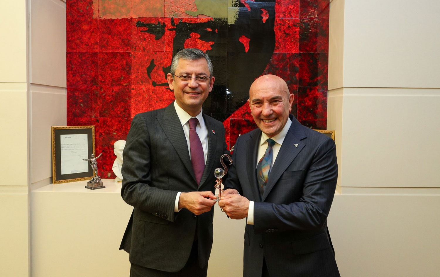 Özgür Özel ve Tunç Soyer bir arada