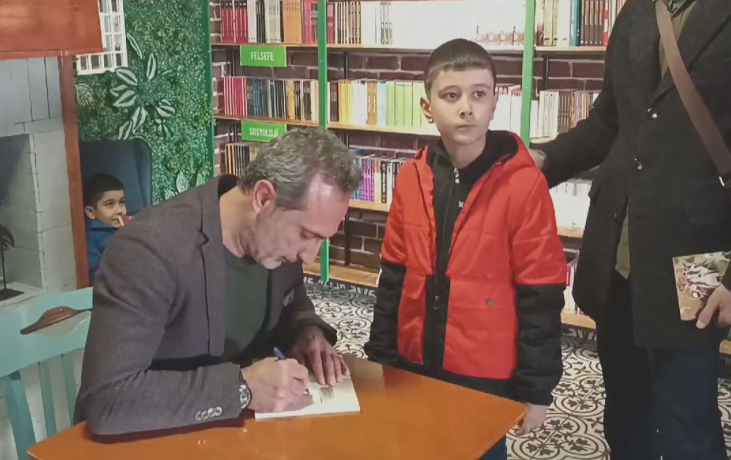 Nivîskar Mehmet Dîcle romana xwe ya nû  îmze kir