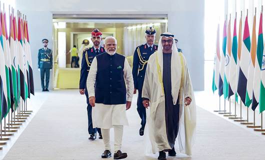 الرئيس الإماراتي ورئيس الوزراء الهندي/ AFP