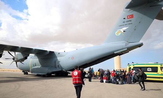 Hastalar ile refakatçileri, MSB'ye ait A400M uçağı ile tedavi için Türkiye'ye getirildi