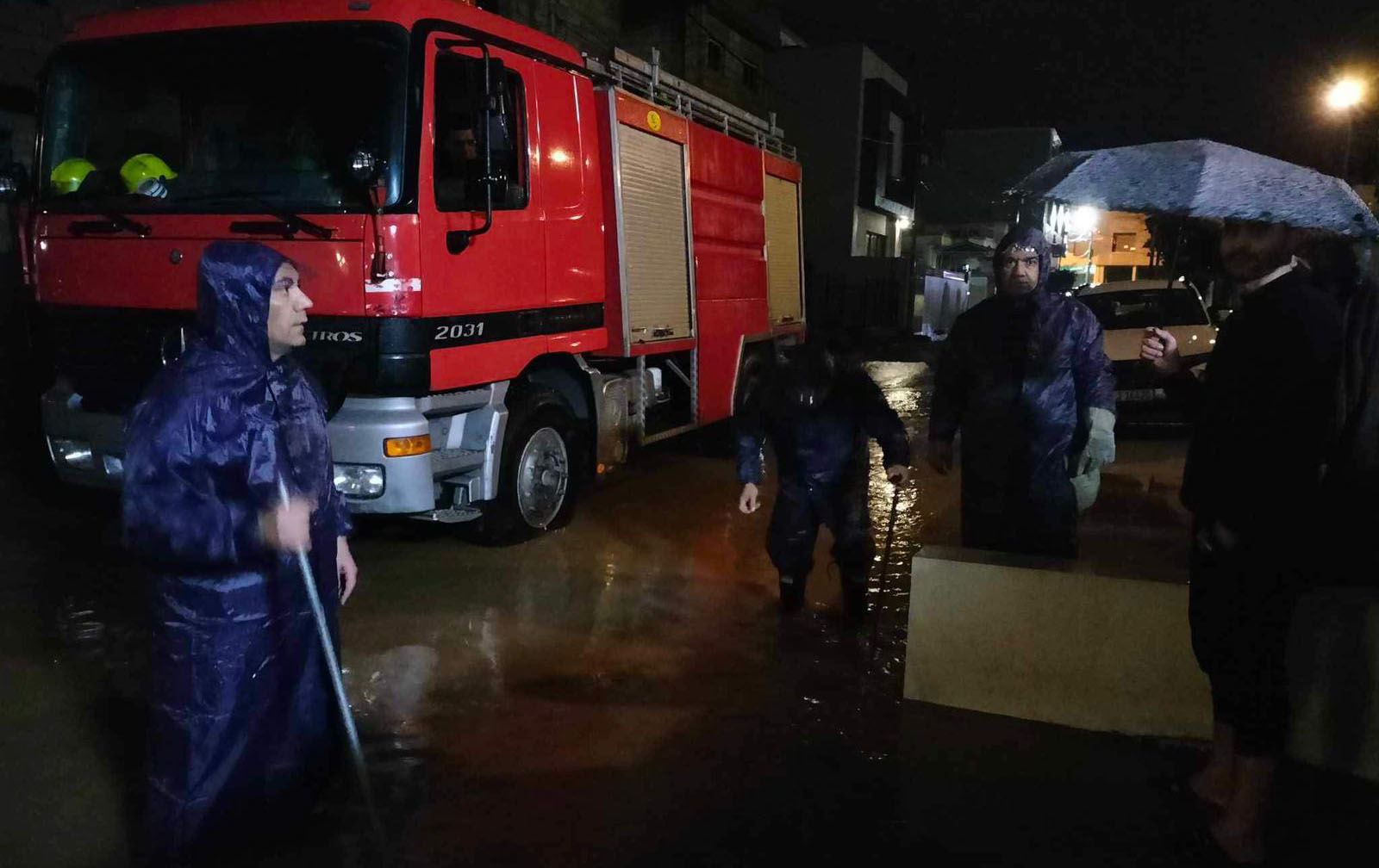 لە ئاکرێ ئاو چووە نێو سێ ماڵ و چوار ئۆتۆمبێلیش زیانیان بەرکەوتووە