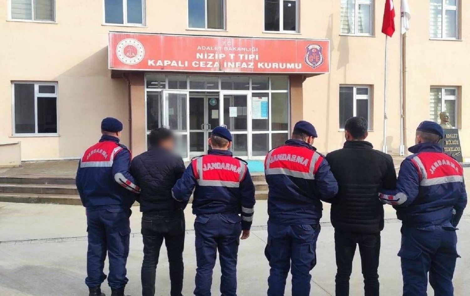 Li Dîlokê 8 qaçaxçiyên koçberan hatin girtin / Wêne: AA