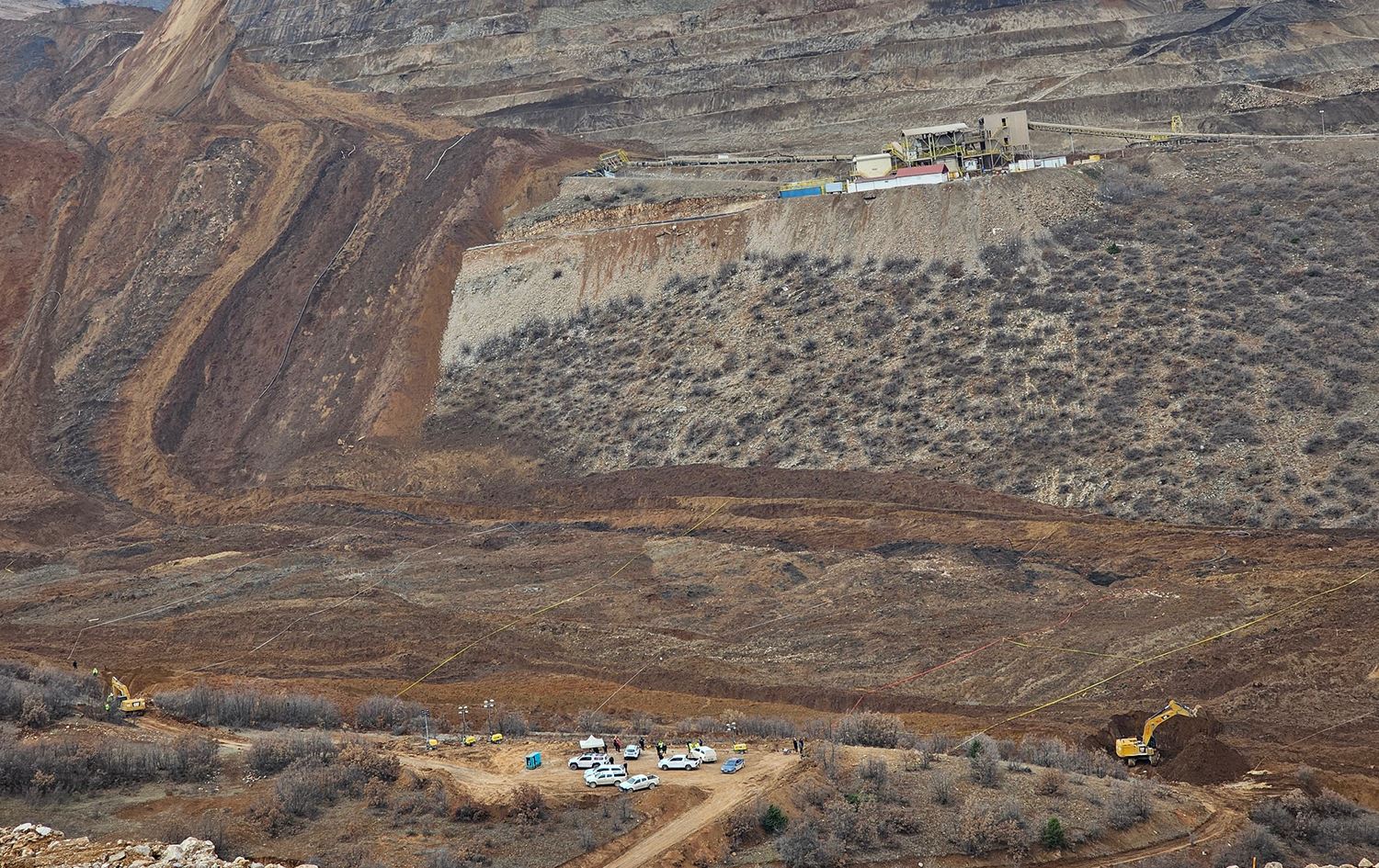 10 milyon metre sêgoşe ax bi ser karkeran de hilweşiyaye: Malbat li benda mizgîniyeke xêrê ne
