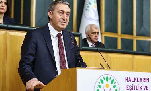 Tuncer Bakırhan Meclis grup toplantısını Kürtçe yaptı