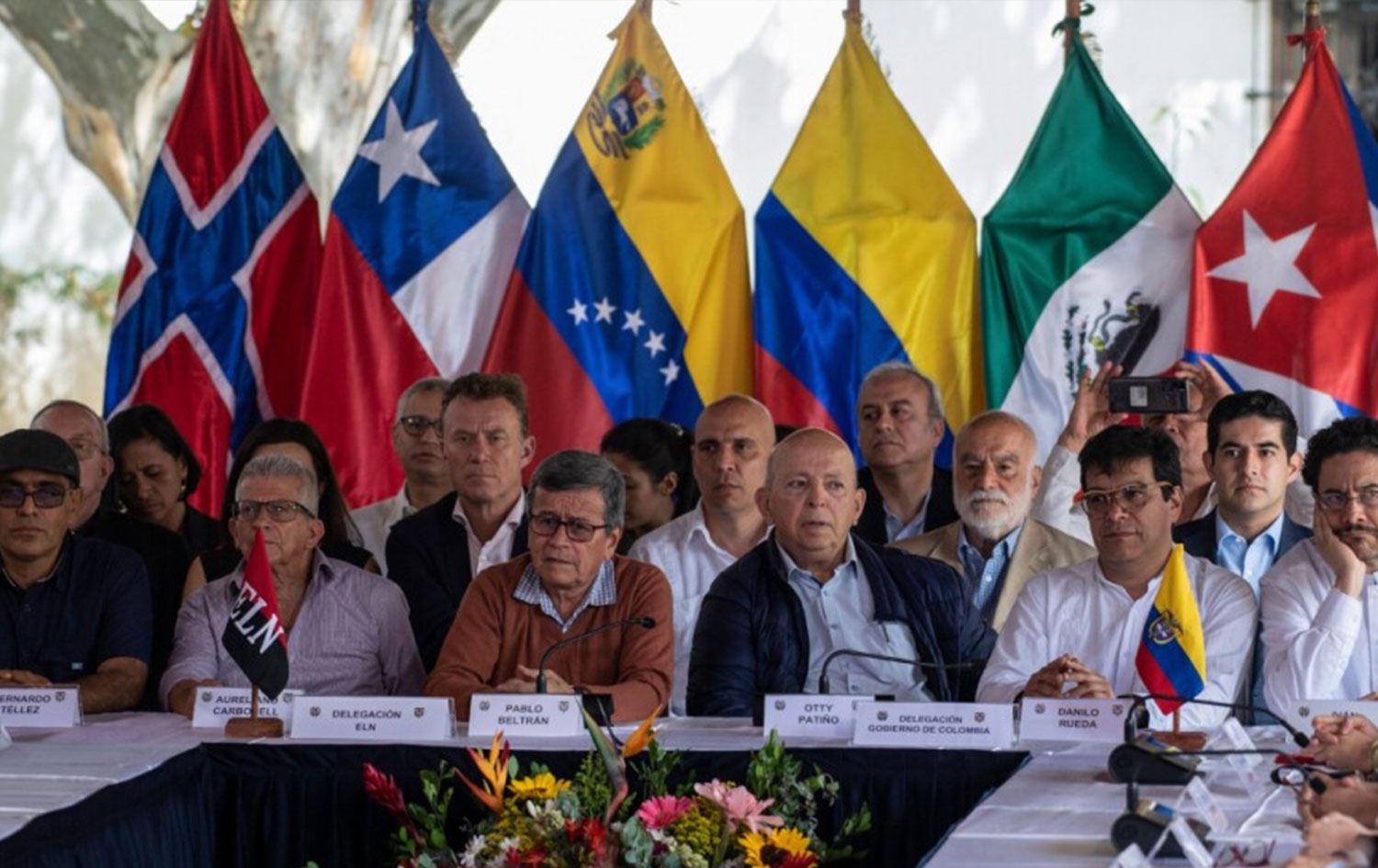 ELN yetkilileri ile Kolombiya hükümeti arasında barış diyalogları / Foto: AFP