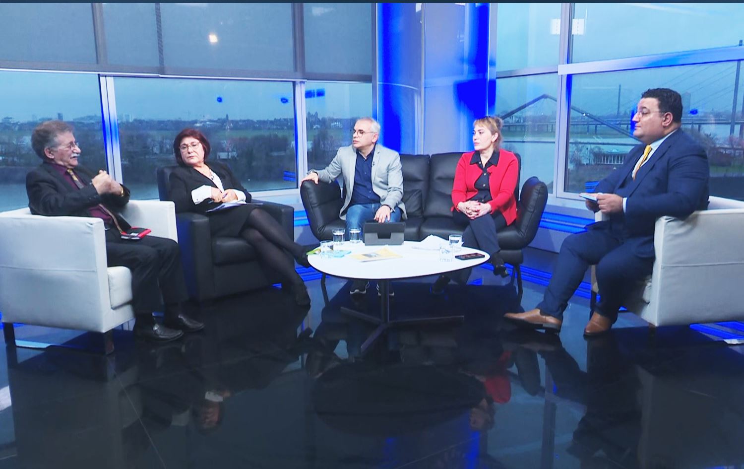 دیمەنێکی دیبەیتەکە