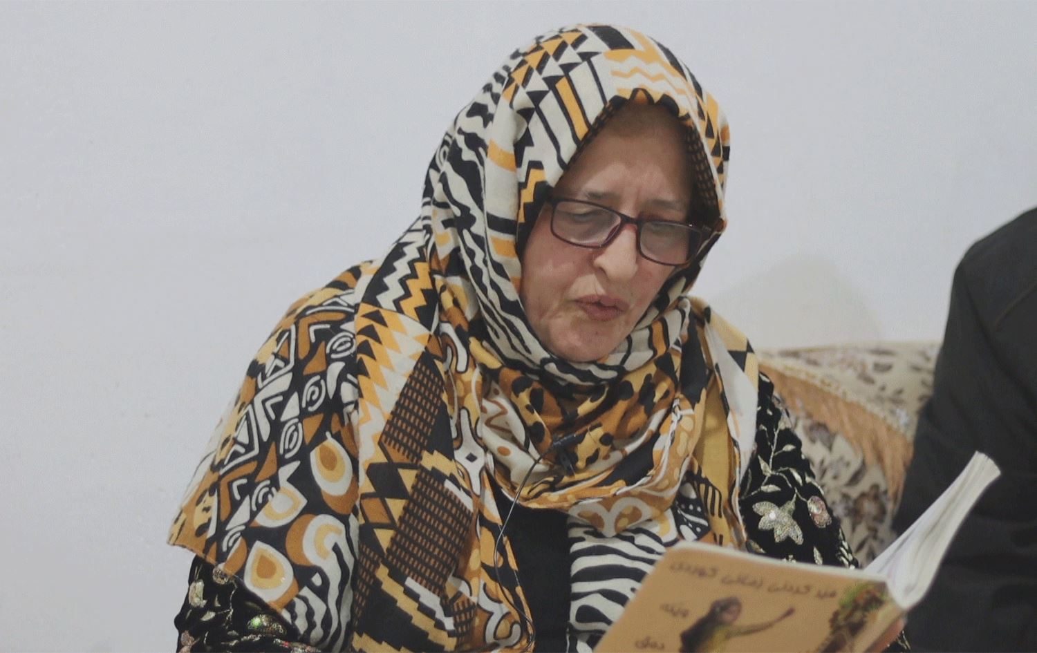  گرنگیدان بە زمانی کوردی لە رۆژهەڵاتی کوردستان