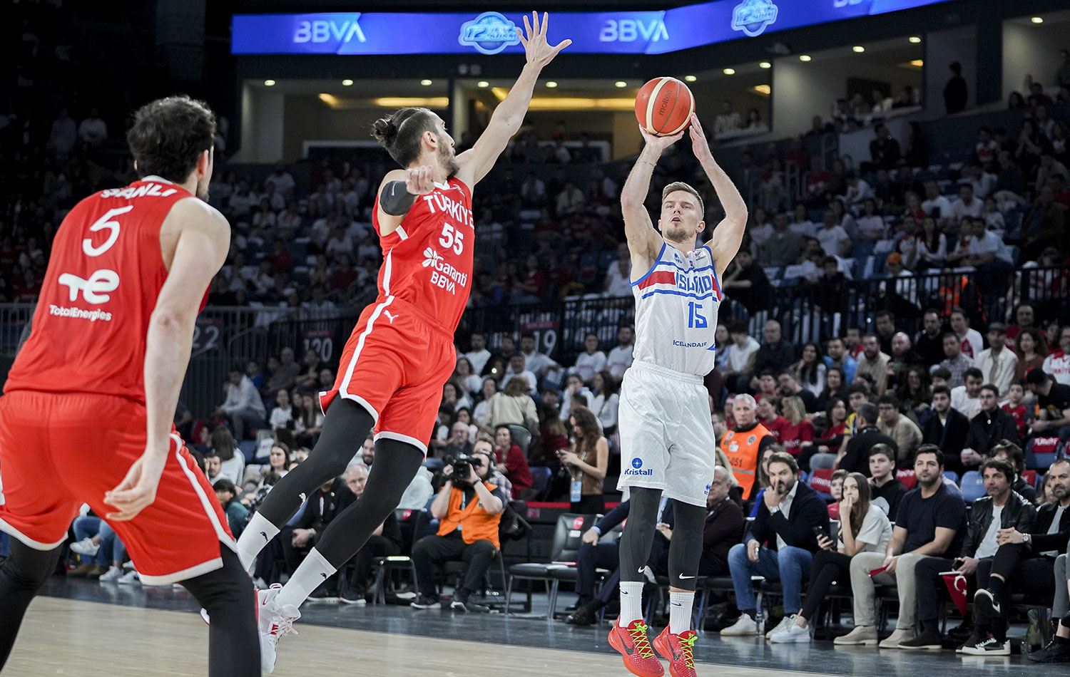 Karşılaşmadan bir an / AA