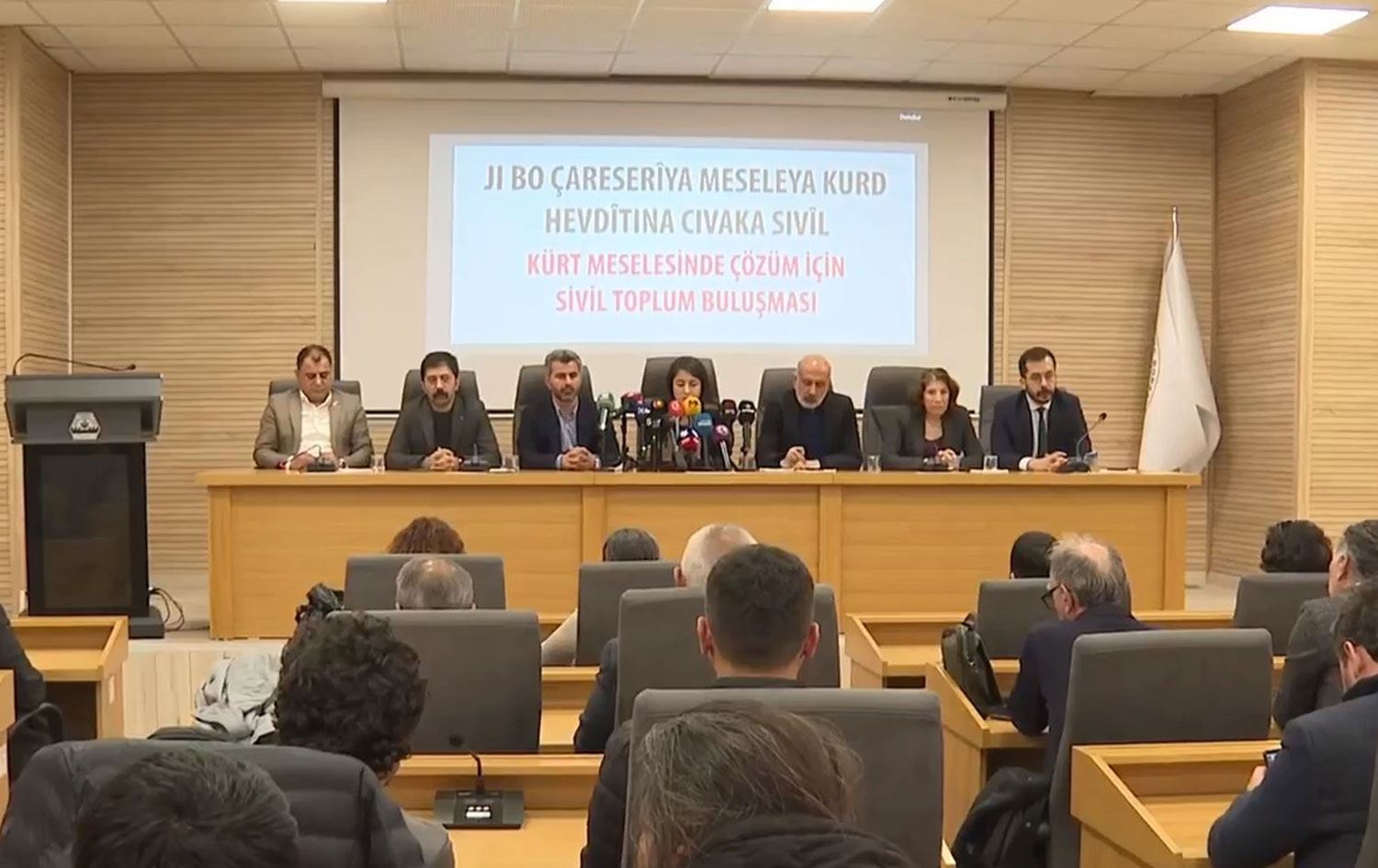 Diyarbakır'dan 'silahların susturulması' çağrısı 