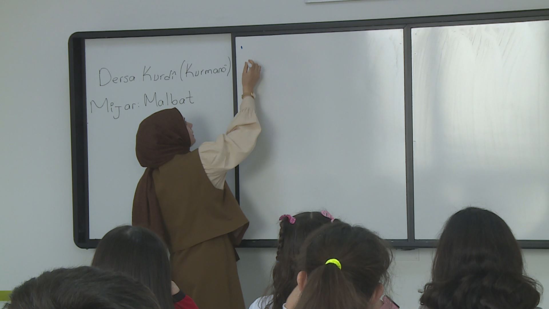 چیرۆکی مامۆستایەک کە لەپێناو کردنەوەی قوتابخانەیەکی کوردی لە ئامەد تێدەکۆشێت