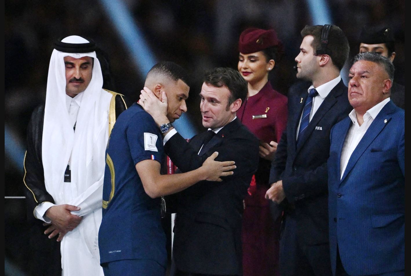Kylian Mbappe, Emmanuel Macron ve Katar Emiri ile akşam yemeğine davet edildi.