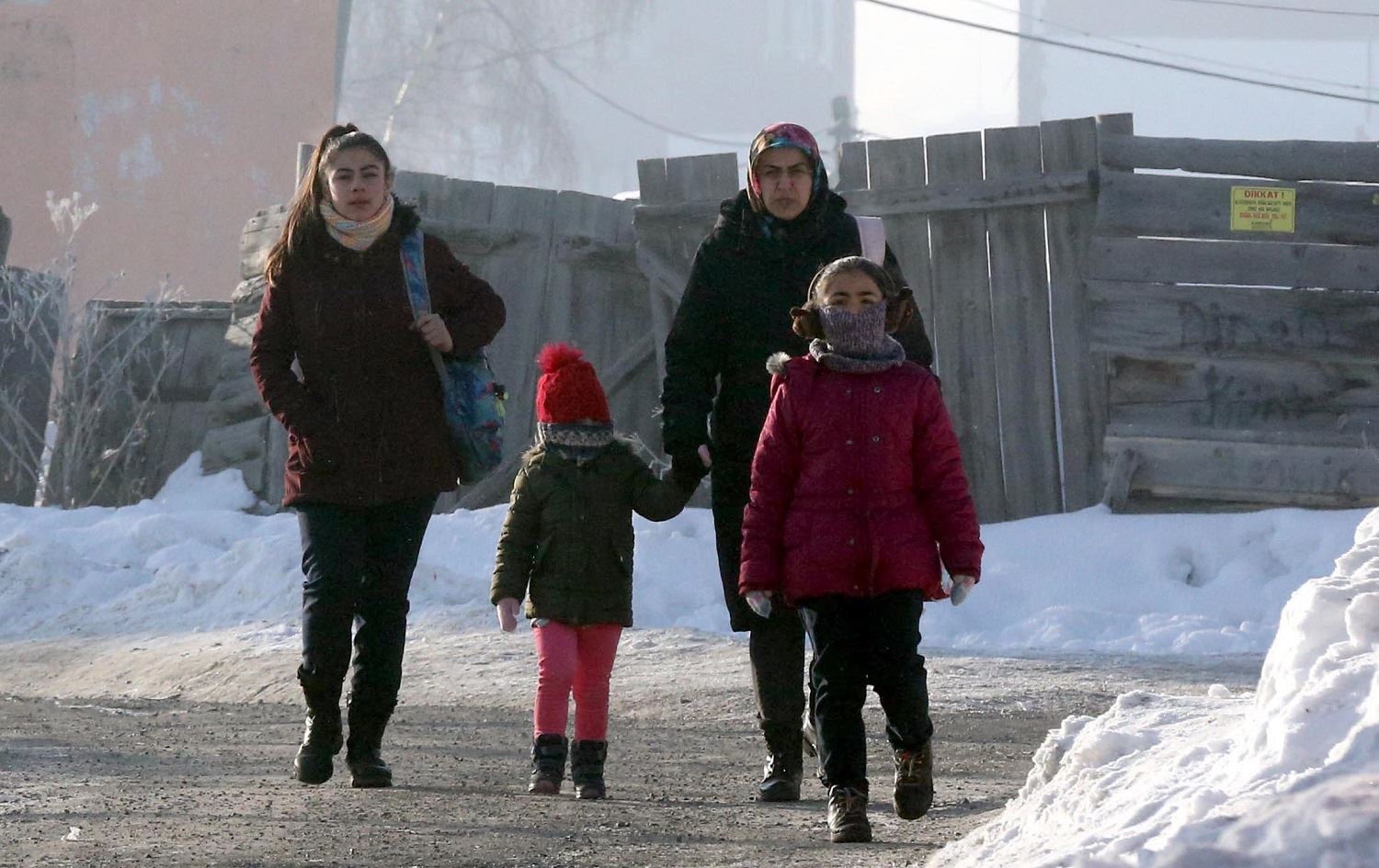 Ji ber serma û seqemê ava çem û çavkaniyan jî cemed girt / Wêne: AA