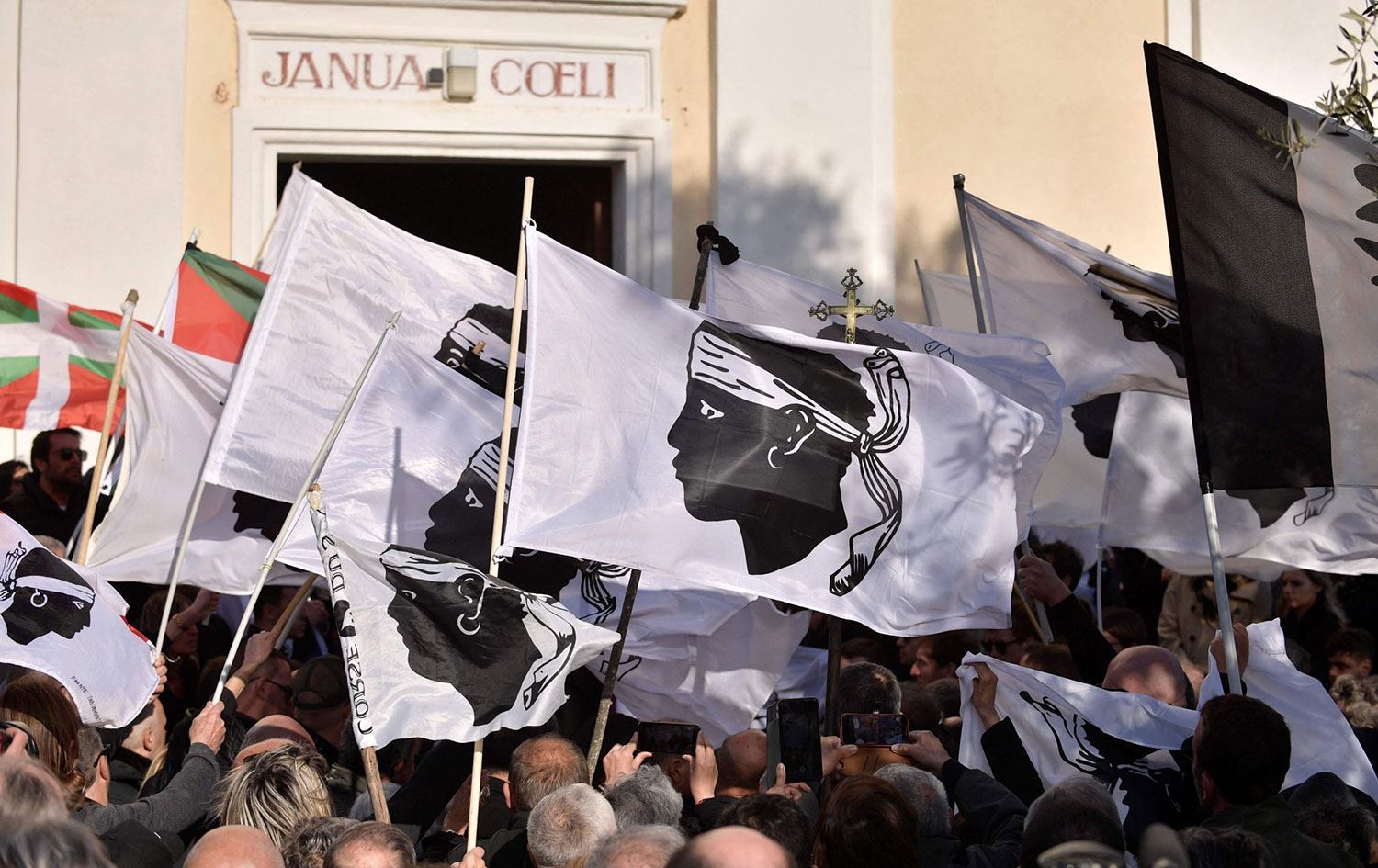 Korsika adasının bayrağı