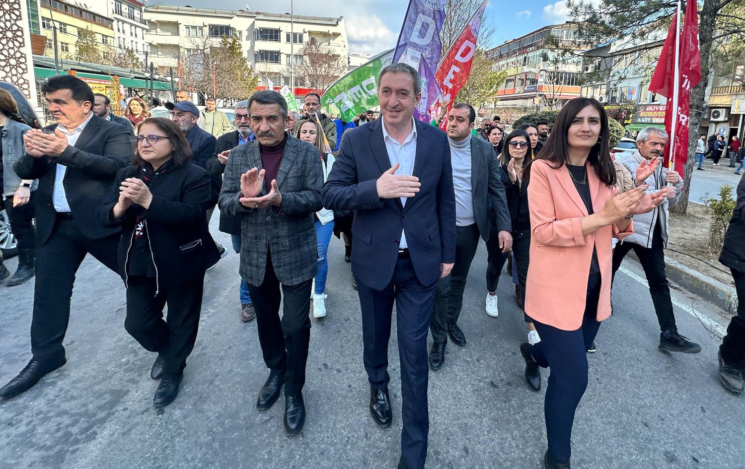 Bakirhan: Em dê dîsa navê Dêrsimê li tabelaya şaredariyê binivîsin