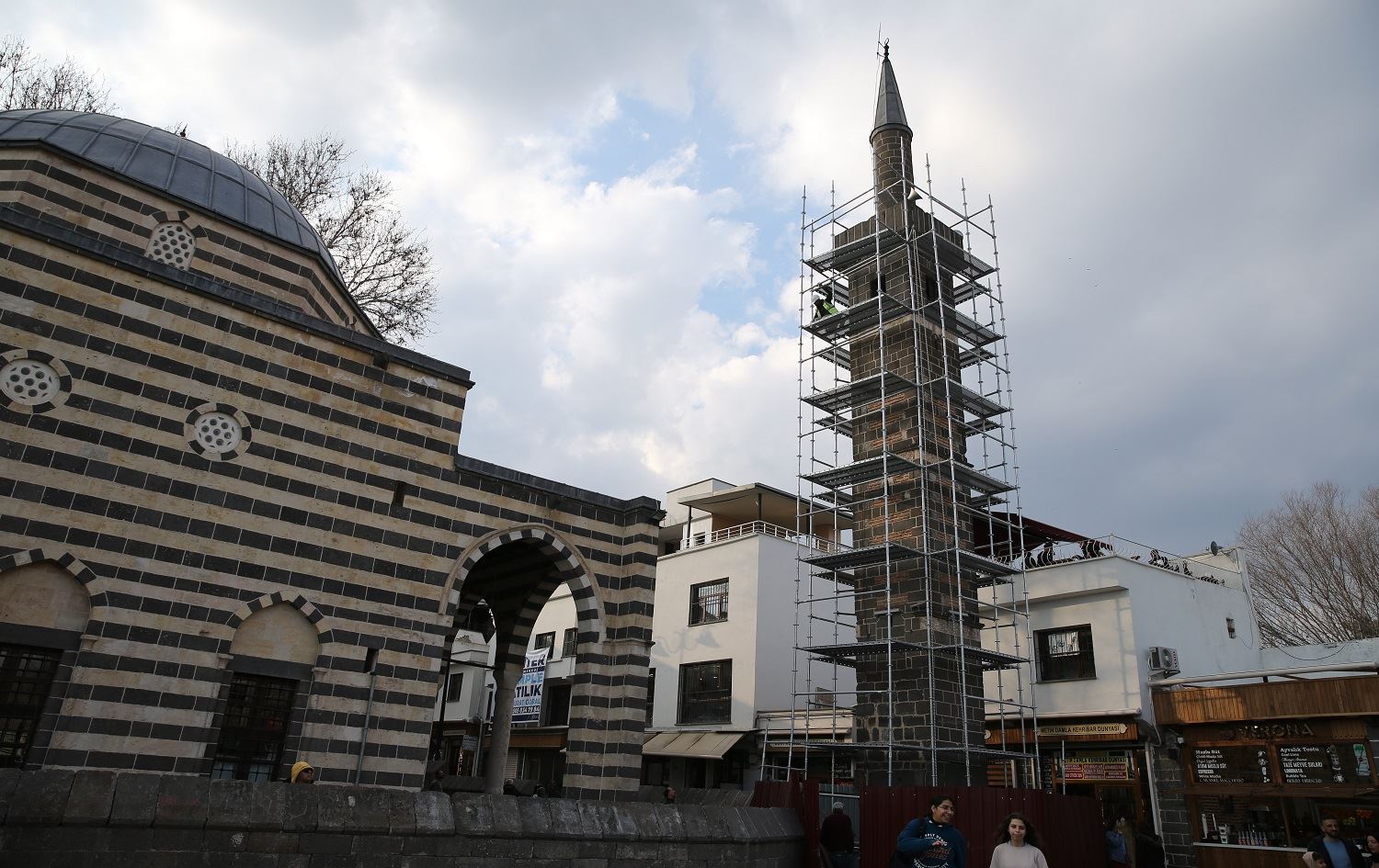 Mînareya Çarling a Amedê 