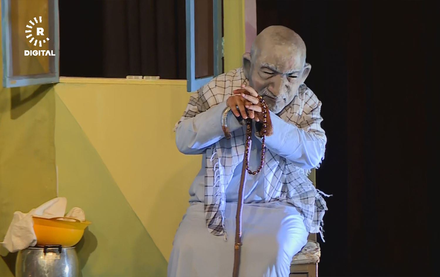 دیمەنێک لە شانۆی بووکەڵەی "هێلانە"