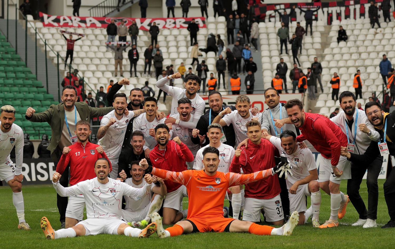 Vanspor, maç sonrası galibiyet pozu verdi