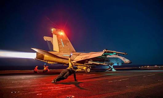 مقاتلة تقلع من حاملة طائرات أميركية لتوجيه ضربات للحوثيين/ سنتكوم