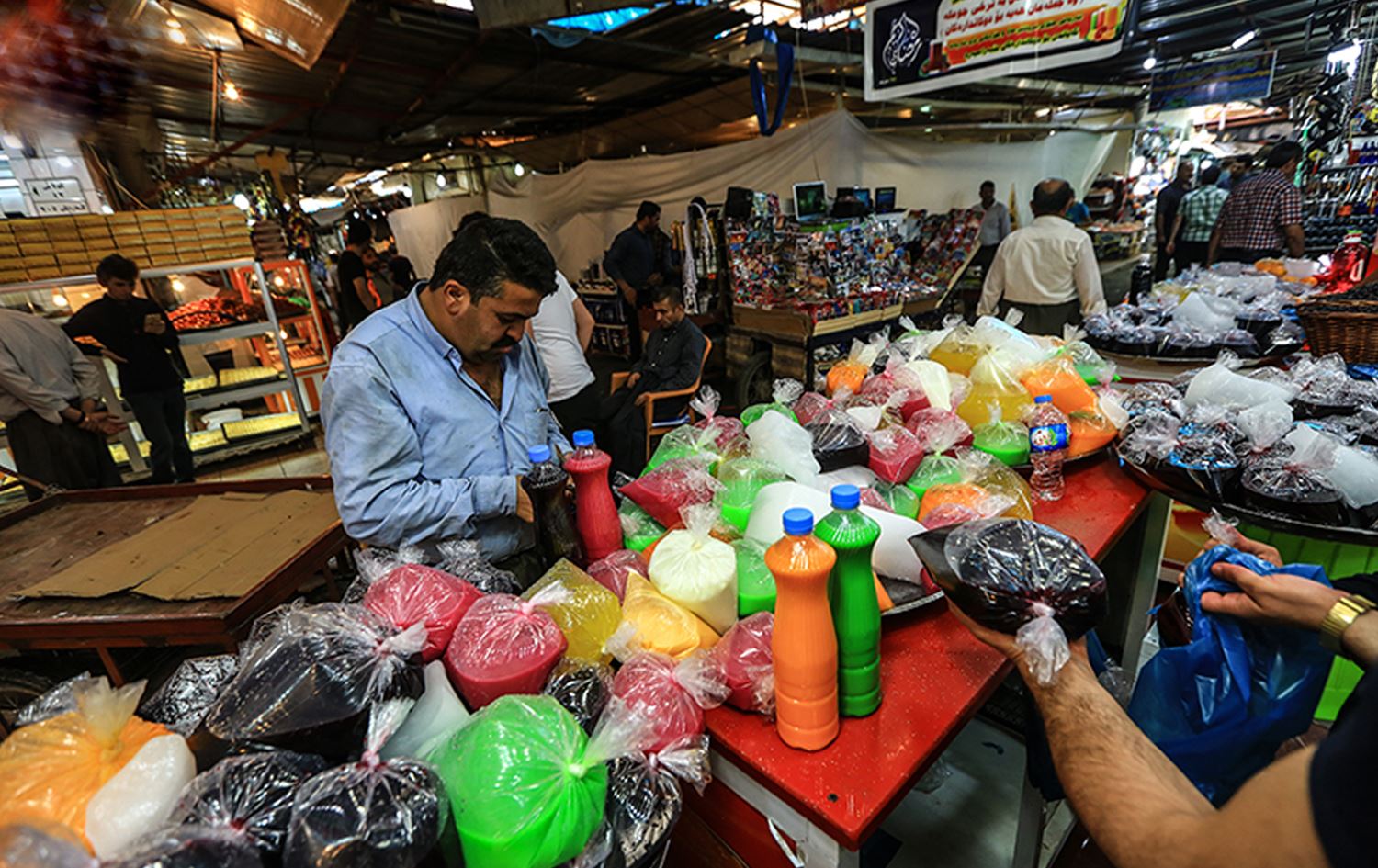 پسپۆڕێکی خۆراک هۆشداری لە بەکارهێنانی رەنگە خۆراکییەکان دەدات