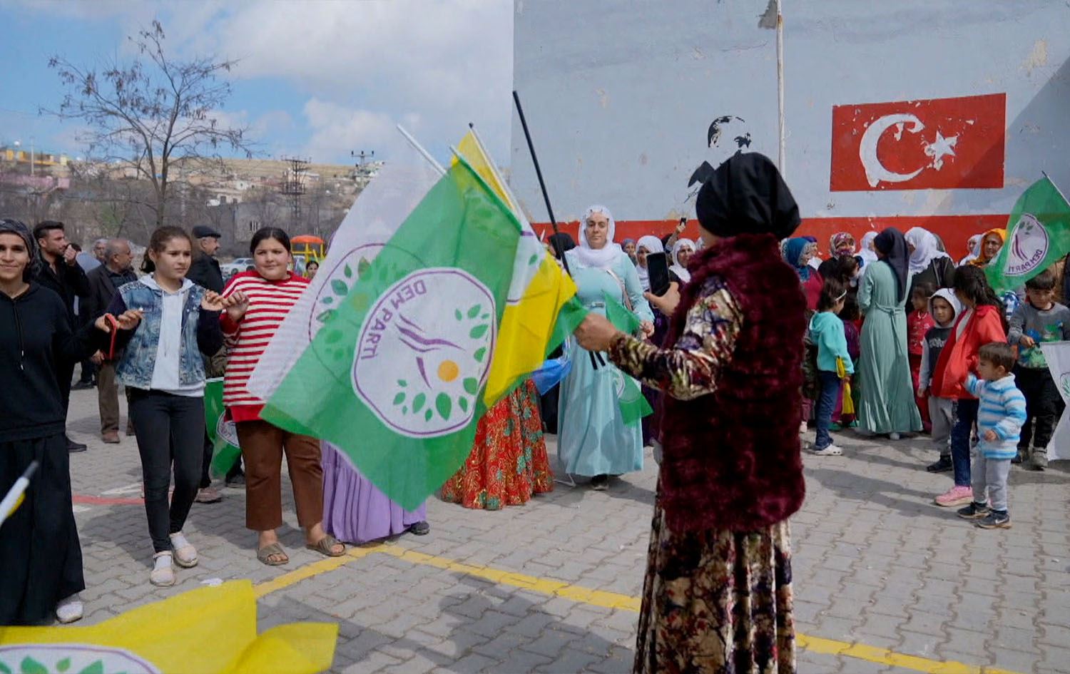 ئاک پارتی، هودا پار و دەم پارتی کێبڕکێی یەک دەکەن بۆ بردنەوەی گەورە شارەوانیی مێردین