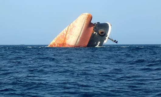 السفينة "روبيمار" التي غرقت بعد إصابتها في هجوم صاروخي حوثي في وقت سابق - AFP