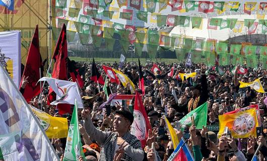 İSTANBUL – On binlerce kişi Yenikapı Meydanı’nda Newroz’u kutladı