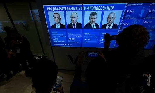 Rusya Merkez Seçim Komisyonu (MSK) Genel Merkezinde yapılan seçimin güncel sonuçları dev bir ekranda gösteriliyor Foto: AA