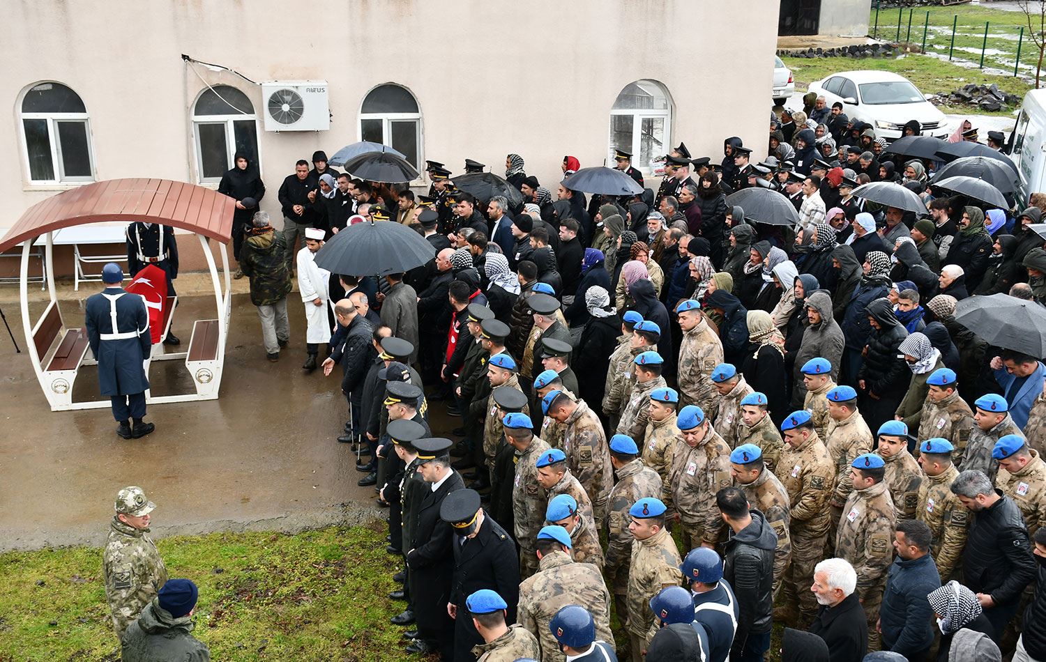 Hayatını kaybeden asker Urfa'nın Siverek ilçesinde toprağa verildi. / AA