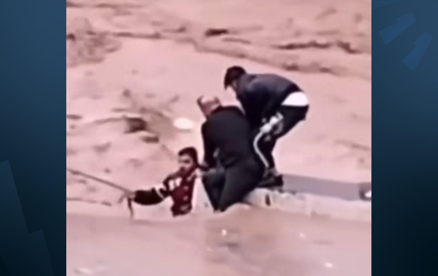 چیرۆکی ئەو دوو کرێکارەی ژێر لافاوەکەی دهۆک کەوتن؛ 'خوات لەگەڵ مامە، ژێرئاو دەکەوین'