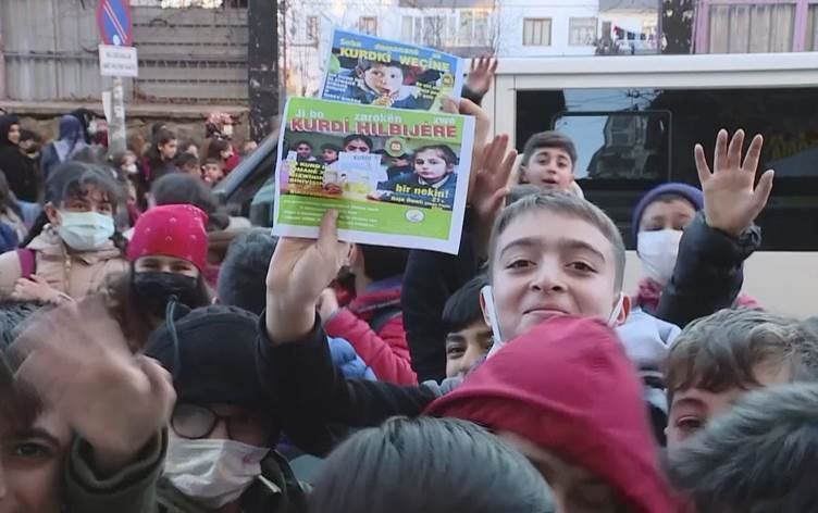 Kürtçe seçmeli ders kampanyasından bir kare / Foto: Rûdaw